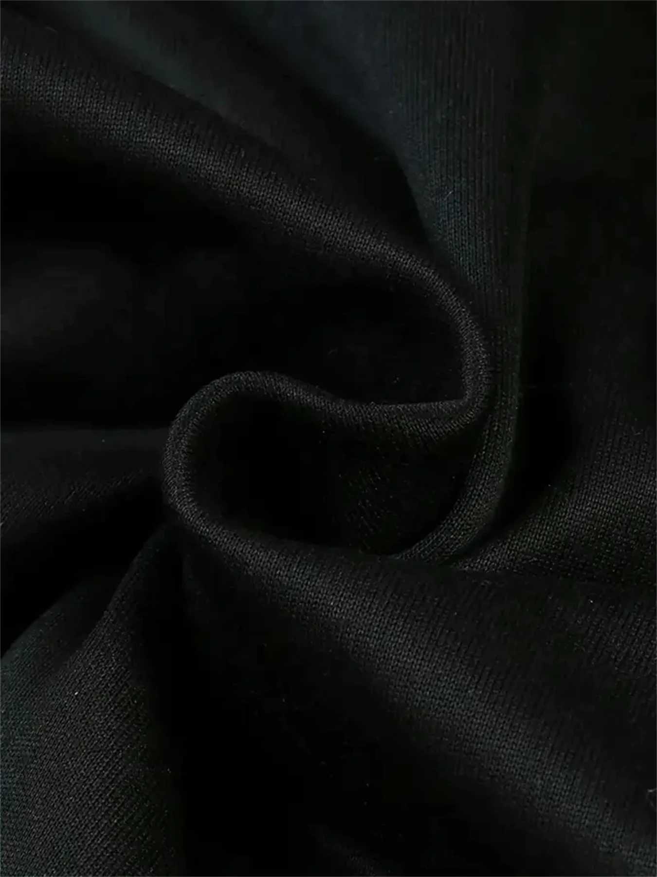 Mens autumn and winter casual fashion loose geometric print long sleeved hooded sweatshirt warm pulloverT251023