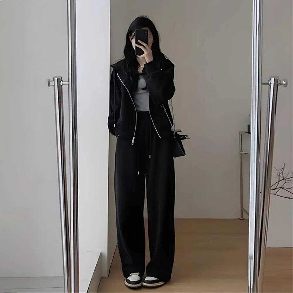 Lady Autumn Tracksuit Winter Sportswear Set with Hooded Jacket Wide Leg Pants for Women Plush Lined Coat 251022