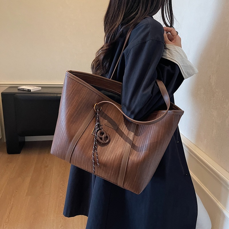 Luxury Brand Designer Bag High-End Large Capacity Tote Bag For Women 2025 Autumn Winter New Commuter Handbag Shoulder Bag Casual Underarm Bag