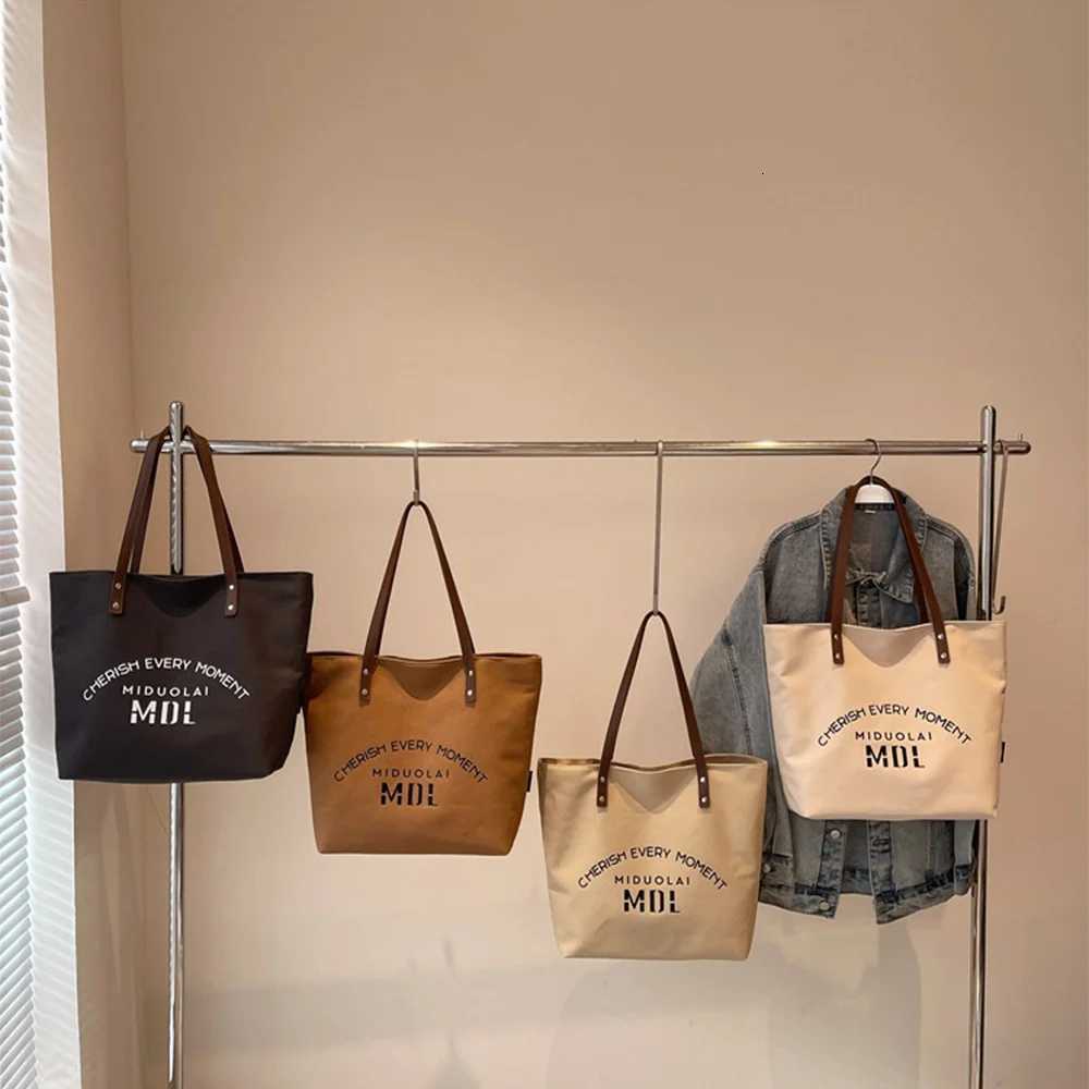 Japanese Style Casual Tote Bag Large Capacity Lightweight Foldable Work Handbag Minimalist Zipper Closure Shoulder BagL251023