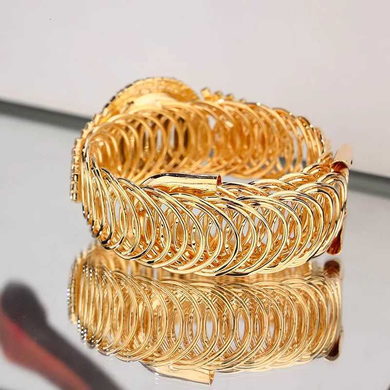 Women Watches Diamond Gold Watch Ladies Wrist Watches Luxury Brand Rhinestone Womens Bracelet Watches Female Relogio FemininoL251023