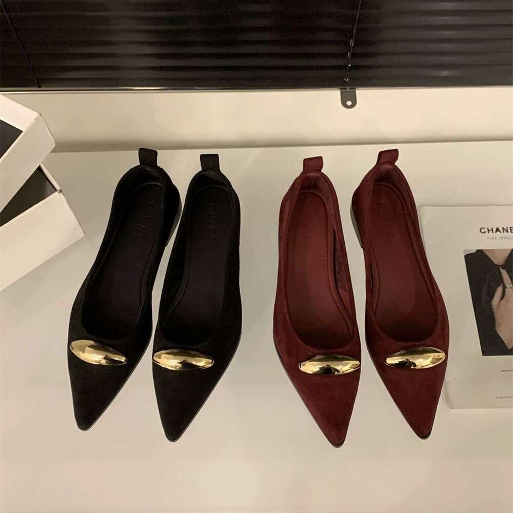 Women's French Style Low Heel Red Pointed Toe Black Suede Shoes 2025 New Spring Autumn Evening Commuter Classic Fitted Chic