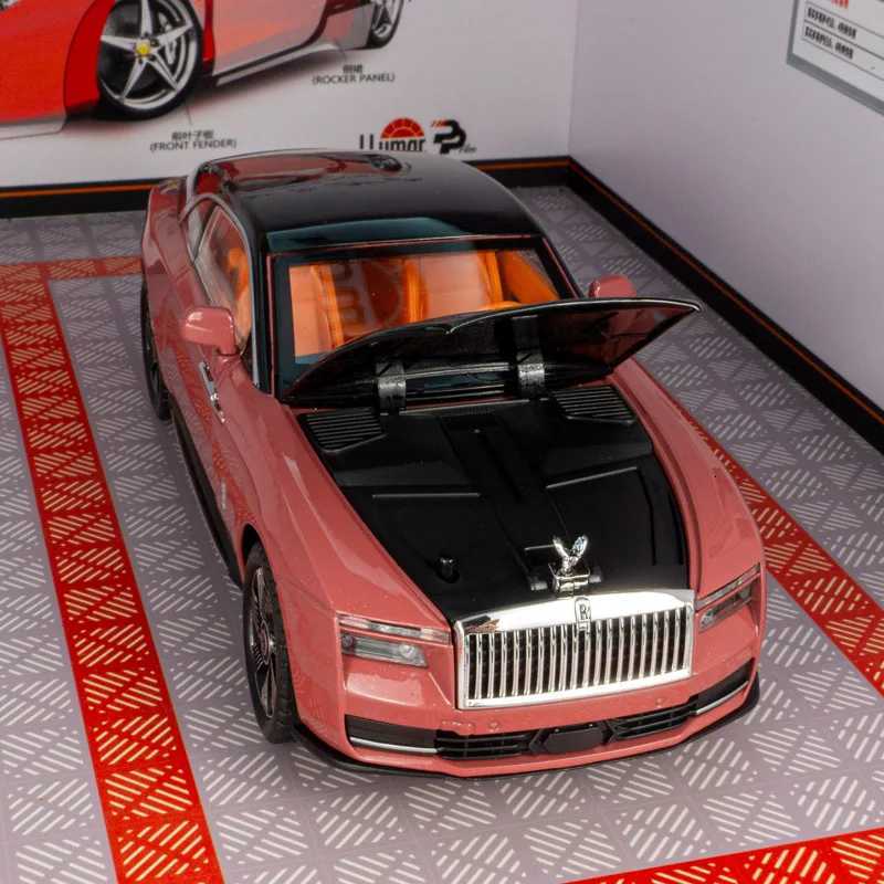 124 RollsRoyce alloy car model doors on both sides that can be opened and the front hood and trunk door can also be openedT251023