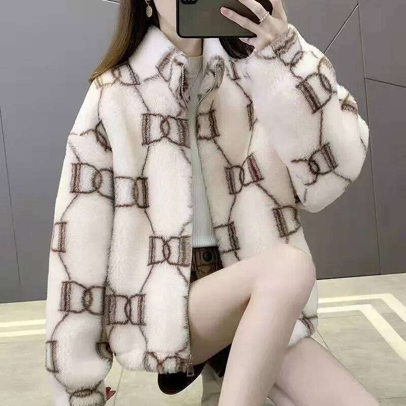 Women's Fleece Lined Thickened Jacket Autumn Winter New Style Loose Versatile Lamb Fur Leather Cotton Coat Trendy