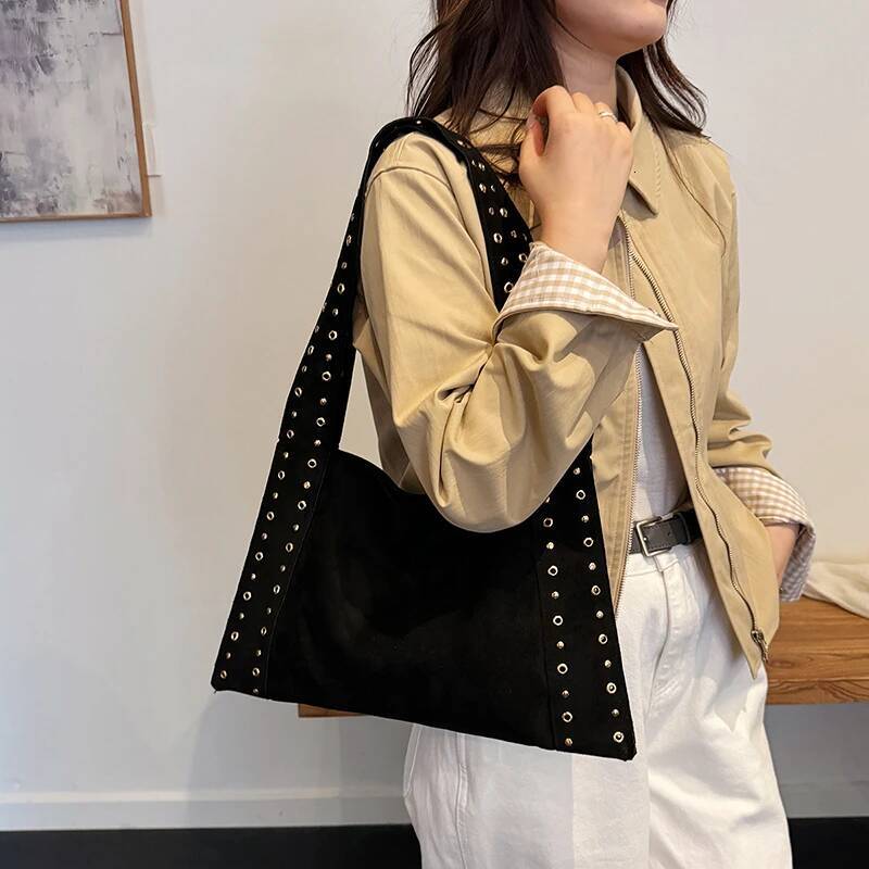 Solid color rivet hot girl luxury handbag autumn and winter new designer bag large capacity casual style suede frosted texture women's shoulder b