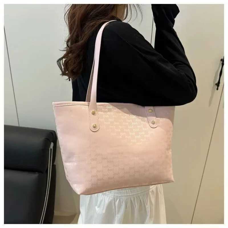 Luxurytextured Tote Handbag for Women 2025 Summer New Design Large Capacity Checkered Shoulder Bag Trendy Underarm BagL251023