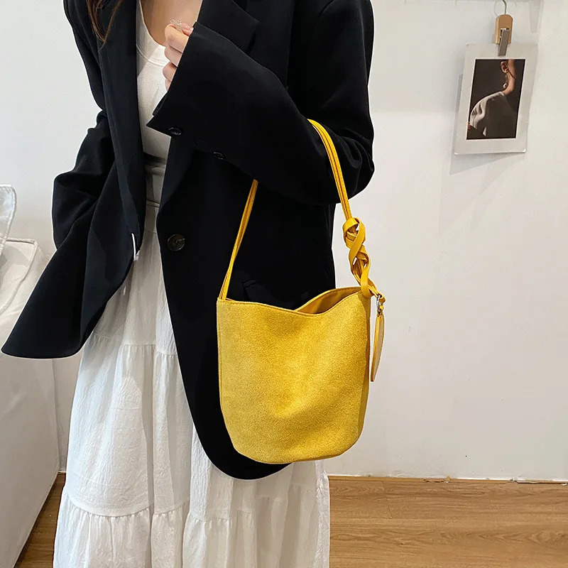 Solid Color Women Suede Shoulder Bucket Bags Large Capacity Versatile Ladies Underarm Tote Casual Female Phone Handbags Purse 251018