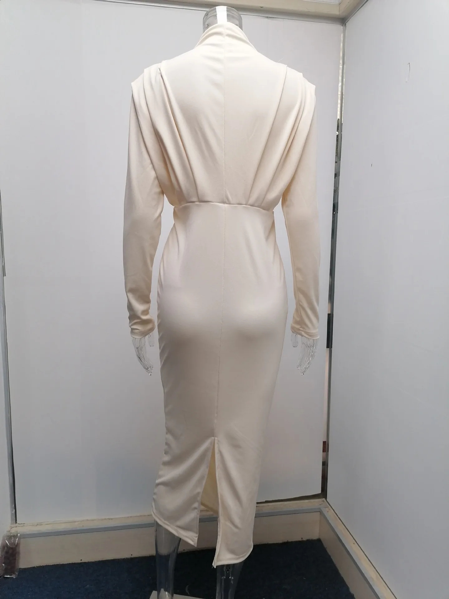 Womens Spring Dresses with European and American Temperament Waist Wrapped Solid Color Long Skirt Long Sleeves Round Nec 251023