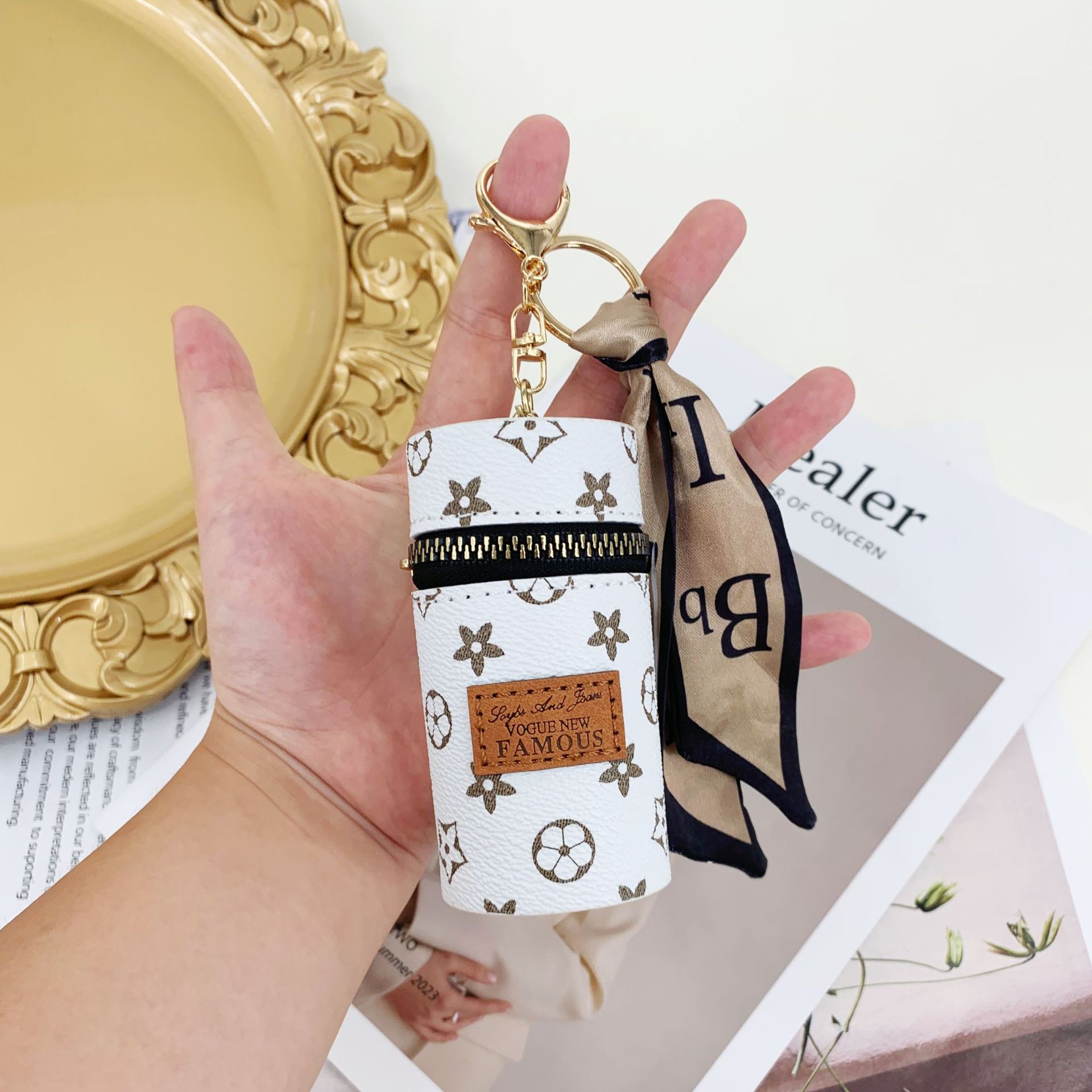 Light Luxury Bucket Mini Bag (New Hit) Versatile Viral Keychain Bag Charm Lipstick Holder Wholesale