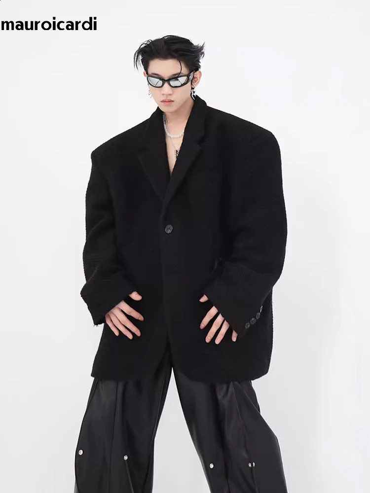 Mauroicardi Spring Autumn Oversized Casual Stylish Black Woolen Blazers for Men Shoulder Pads Long Sleeve Loose Korean Fashion 251023