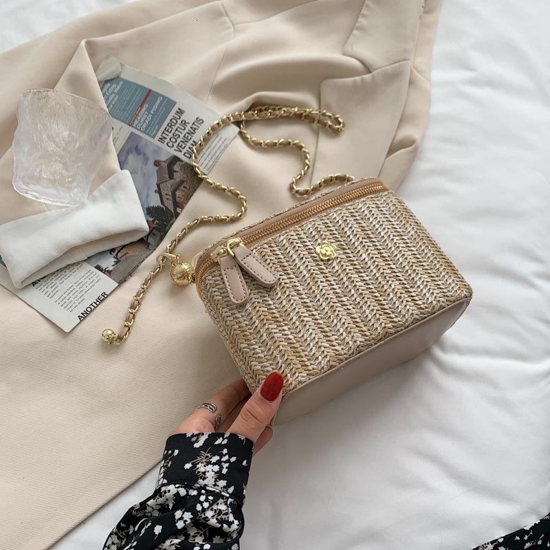 Luxury Brand Designer Bag Minimalist Makeup Bag Box Straw Bag Fairy Forest Style Woven Handbag Small Beach Bag Shoulder Crossbody
