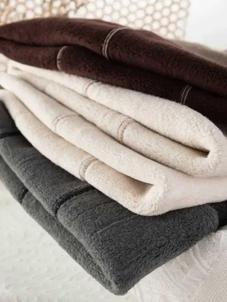 Women Leggings Autumn Winter Thick Velvet Skinny Pants Cotton High Elasticity Solid Oatmeal Fleece Womens Leggings with SocksT251023