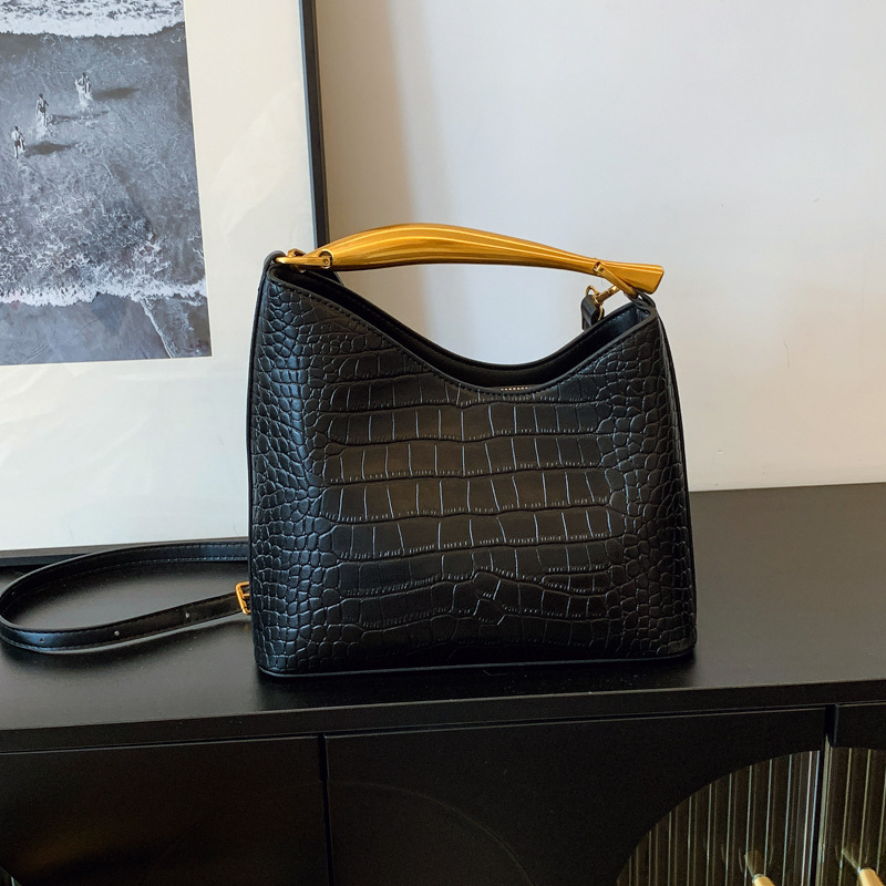 Luxury Brand Designer Bag High-End Women's Bag Crocodile Pattern PU Bucket Bag Textured Hardware Commuting Style Women's Handbag