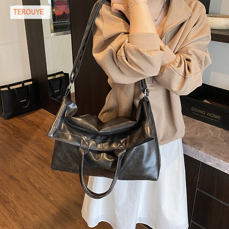 Luxury retro oil wax leather handbag autumn and winter new fashion trend armpit bag large capacity women's shoulder bag elegant designer bag