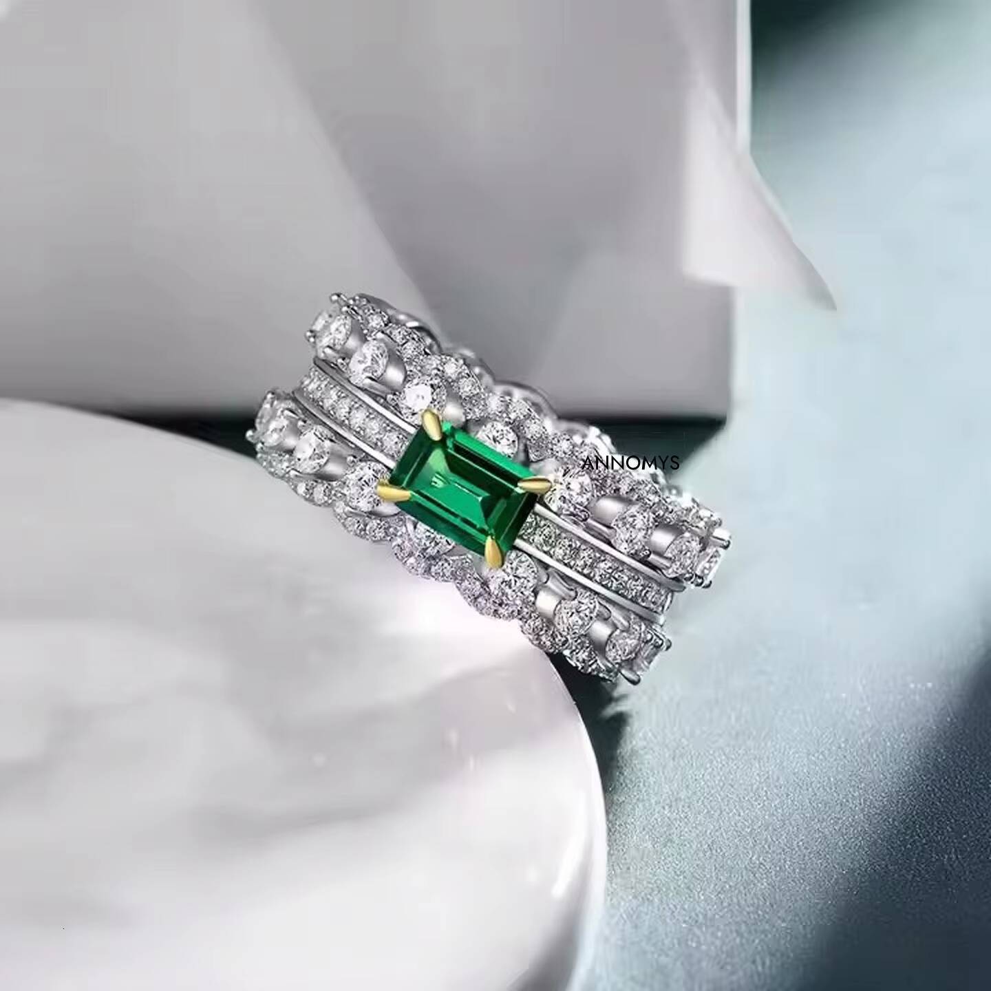 S925 Sterling Silver Emerald Cut Diamond Ring Set with 1ct Emerald VVS Moissanite Fashionable and Luxury Wedding Moissanite Ring