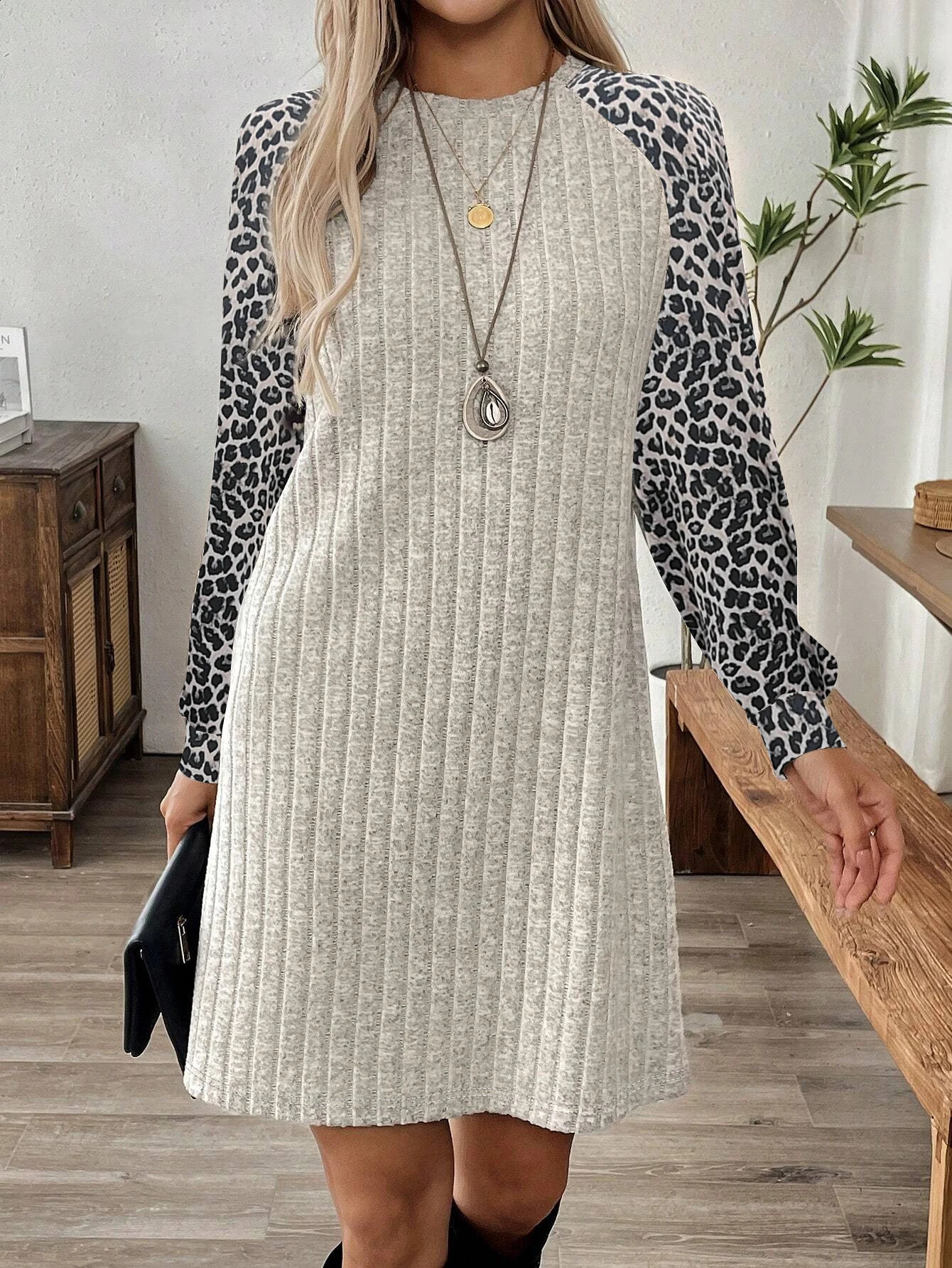 Womens Autumn and Winter Round Neck Long Sleeve Fashion Leopard Print Floral Splicing Raglan Dress 251022