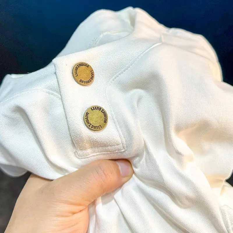 Solid color simple short sleeved Tshirt for mens summer 2025 new fashion outfit loose short sleeved topXJ251023