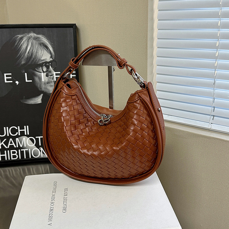 Luxury Brand Designer Bag 2025 New Niche Handwoven Crescent Handbag Textured Single Shoulder Underarm Bag Fashion Commuter Crossbody Bag