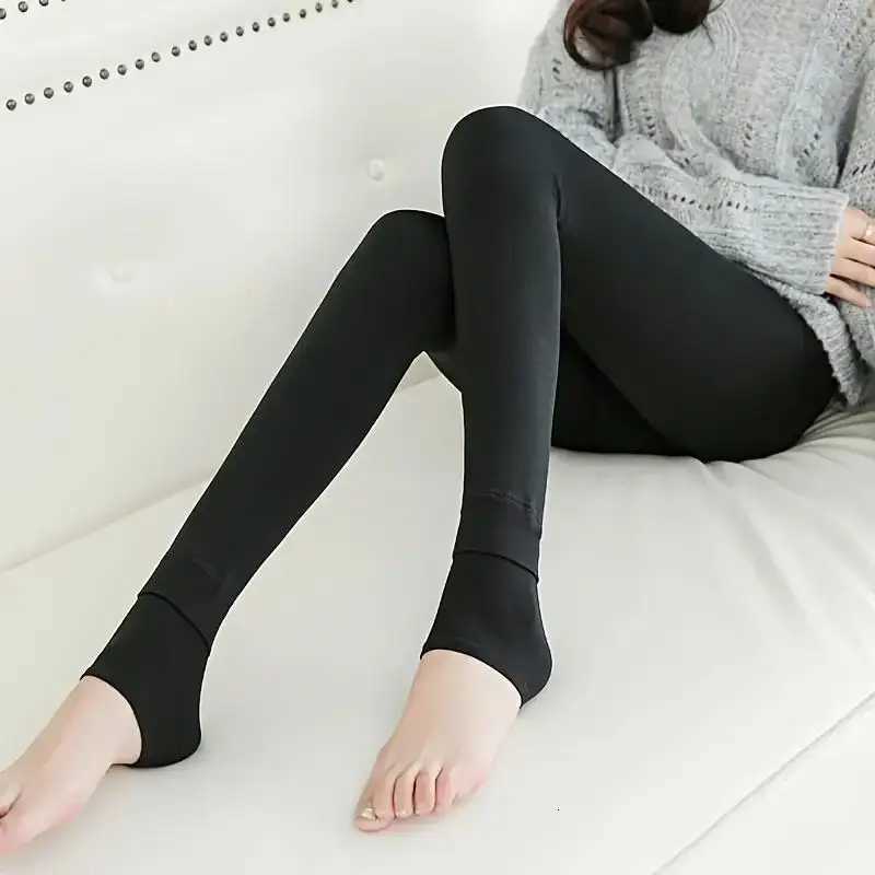 Winter Pearl Velvet Fleece Tights for Women Thickened Fleece Lined Leggings for Warmth and Cold Weather ComfortT251023