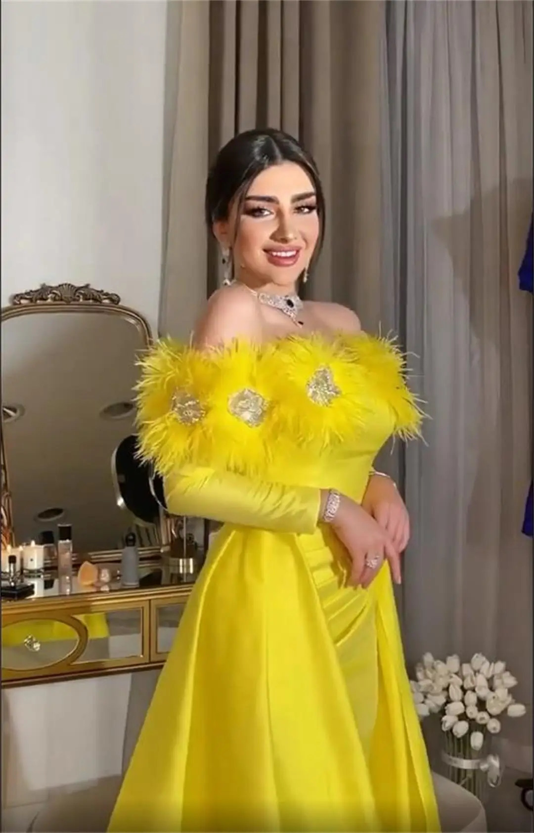 Customized Mermaid Yellow Satin Long Sleeves Prom Dresses Off the Shoulder Feathers Floor Length Evening Party Dress 251020
