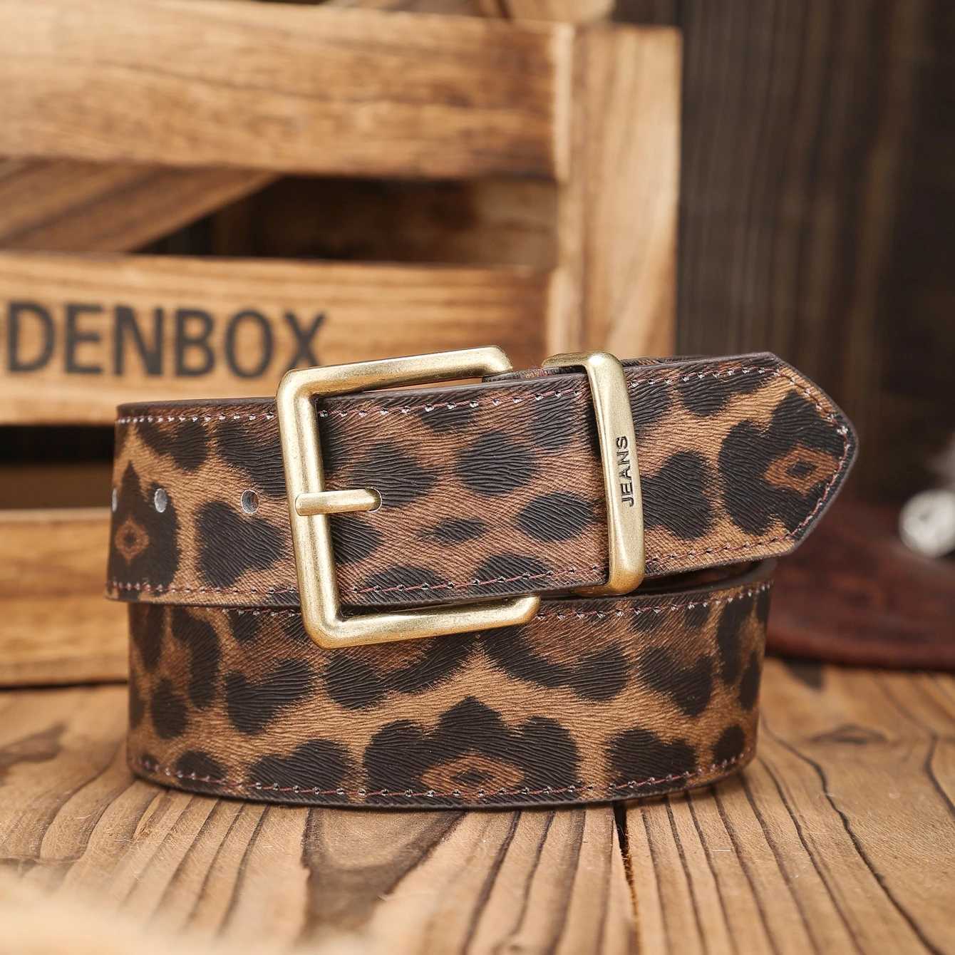 A Westernbuckle PU belt suitable for both men and women a unique and retro brown belt with perforated nails includedXJ251023