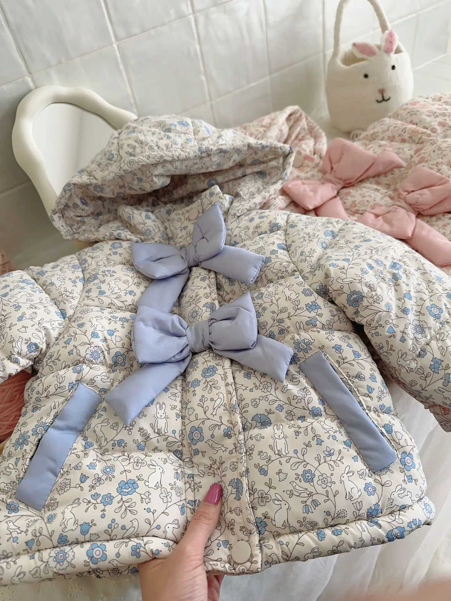 2024 New Children Velvet Cold Proof Cotton Jacket Winter Fashion Baby Floral Winter Butterfly Bow Hooded Coat Y251023