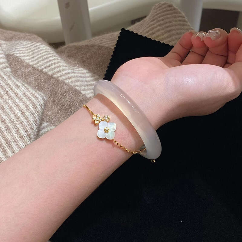 White Mother-of-Pearl Four-Leaf Clover Bracelet Ancient New Chinese National Style Cool and Delicate Versatile Hand Jewelry
