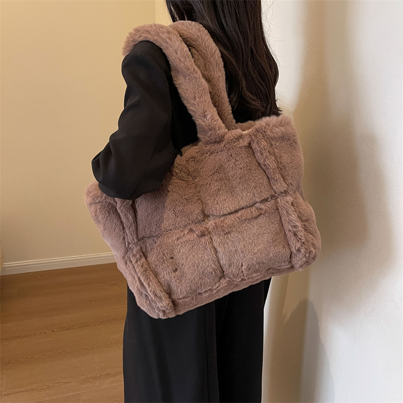 2025 NEW Plush handbag for women high-end sense commuting tote bag stylish and versatile single-shoulder women's bag large-capacity hand-held flu