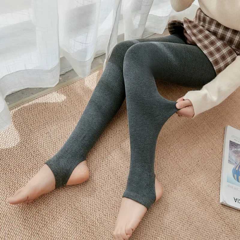 Womens Warm Tights Autumn Vertical Stripe Leggings Winter Cotton Fleece Pantyhose Warm Stockings Woman Lolita Tights HosieryT251023