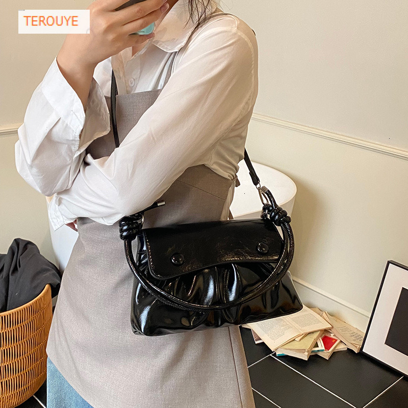 Folding versatile style handbag autumn and winter new fashion versatile style Korean style niche design women's shoulder bag luxury designer bag
