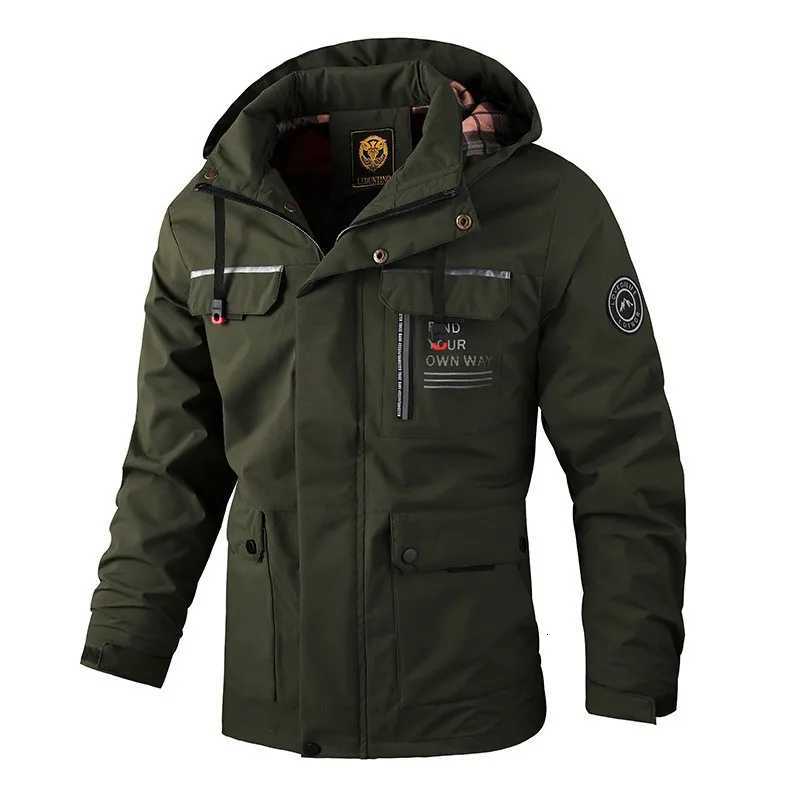 New Winter Men Outwear Warm Removable Hooded Hiking Jacket Men Outdoor Windproof Casual Fashion Jacket Coat Male Clothing W251023