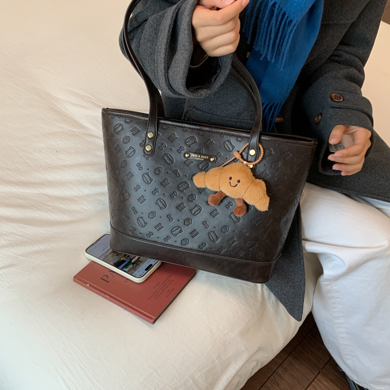 Luxury Brand Designer Bag Large Capacity Bag For Women 2025 New Versatile Shoulder Bag With High-End Feel For College Students And Commuting Tote Bag