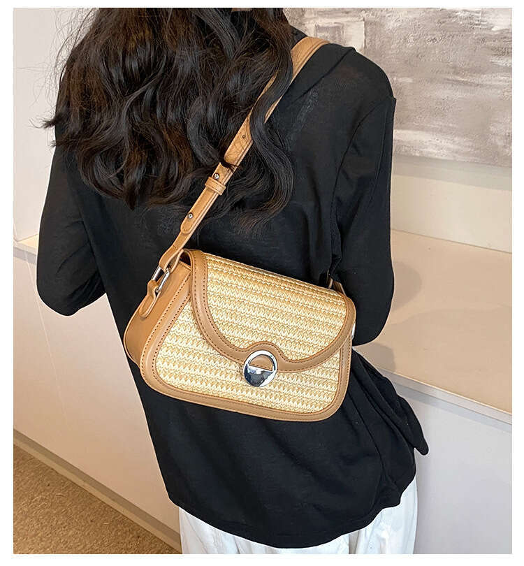 Designer Bags new fashionable and versatile crossbody bag is exquisitely designed with a single shoulder and a small square under the armpits
