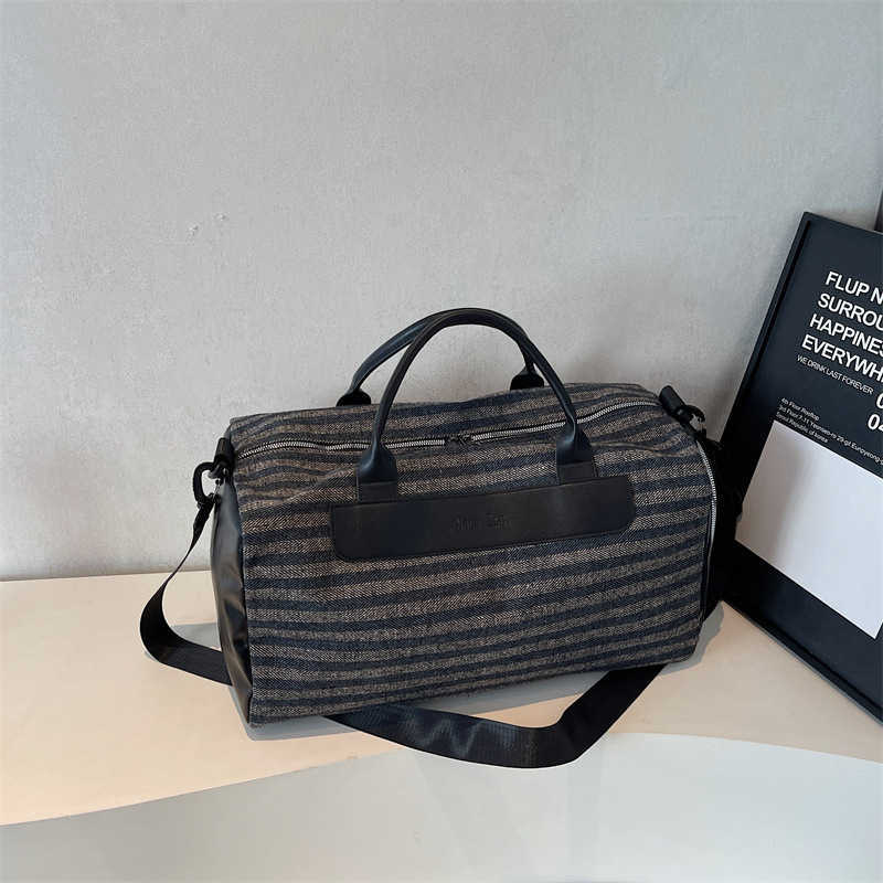 Handheld Travel Bag for Women Small Crossbody Outdoor Travel Luggage Bag Fashionable Portable Training Sports Gym Bag W251023
