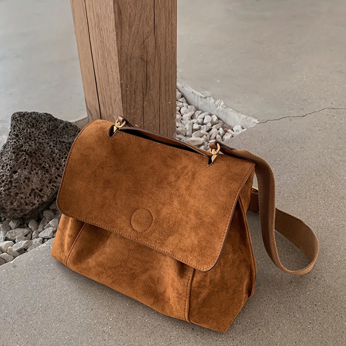 Suede Leather Womens Shoulder Bag Magnetic Button Messenger Large Capacity Work Outing Velvet Tote for Women Daily Use 251014