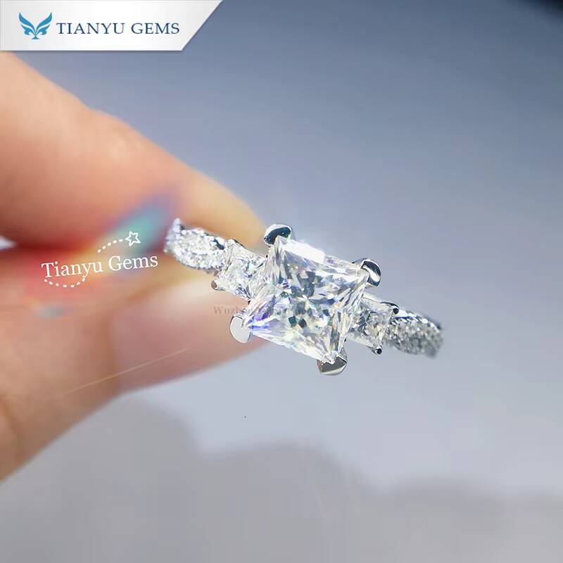 Tianyu Gems Luxury Design Princess Cut Moissanite Diamond White Gold Engagement Ring
