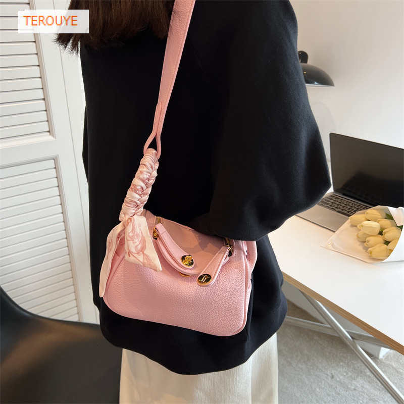 French niche design handbag autumn and winter new fashion texture style scarf design women's shoulder bag elegant luxury designer bag
