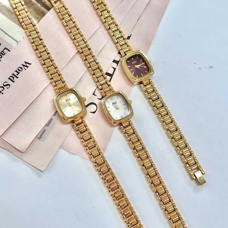 Bracelet Watch Retro TV niche highend Gold Watches steel strip Waterproof Small Dial Womens Fashion Quartz Clock WristwatchesL251023
