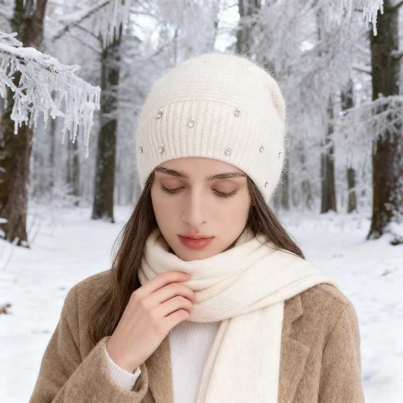 1pc women fleece Winter beanie Hat with diamond DecorationBlend Warm Cap Y2K Female Casual Streetwear Knitted Hat for outdoorXJ251023
