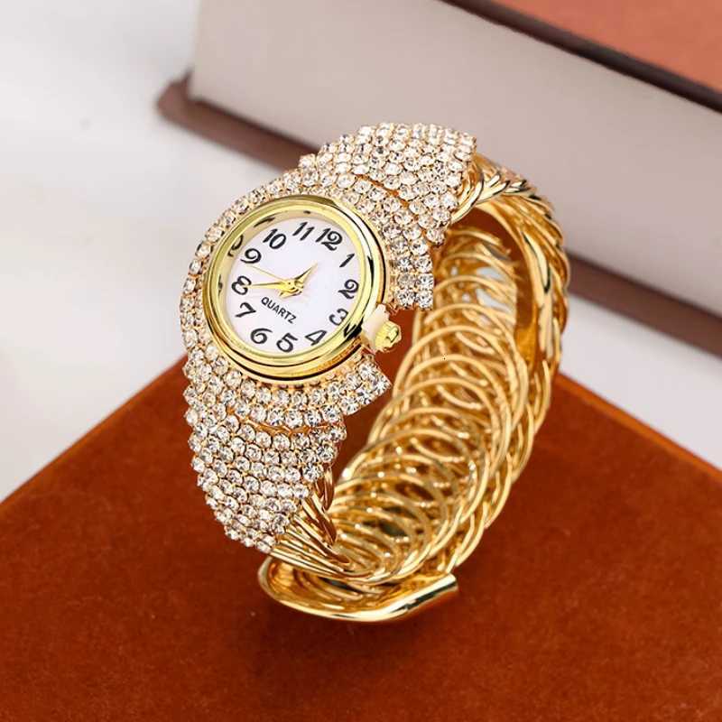 Women Watches Diamond Gold Watch Ladies Wrist Watches Luxury Brand Rhinestone Womens Bracelet Watches Female Relogio FemininoL251023