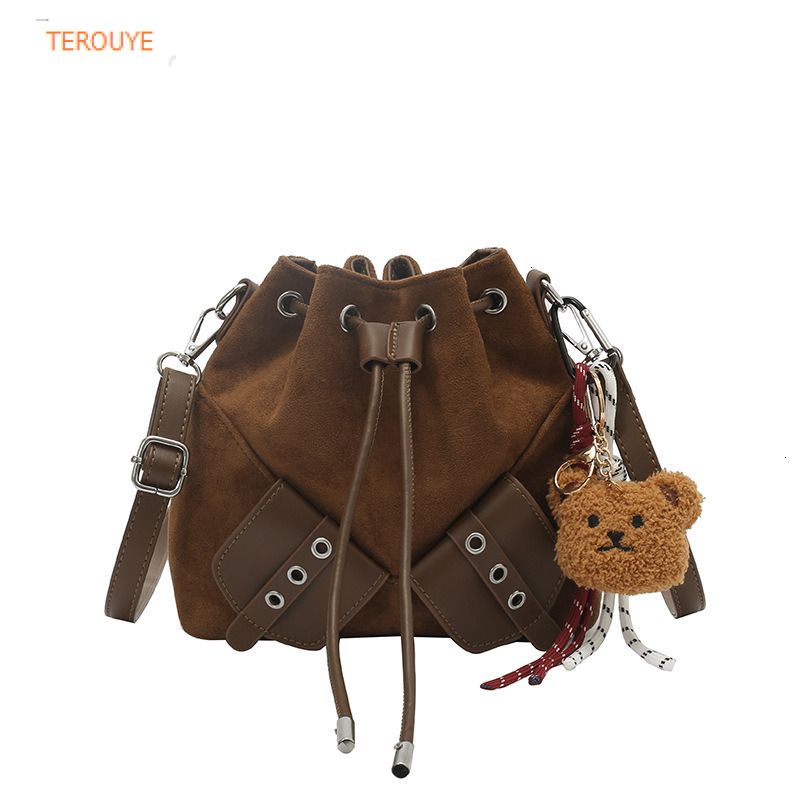 Trendy retro suede design handbag autumn and winter new fashion Korean style niche drawstring design bucket bag women's shoulder bag luxury desig