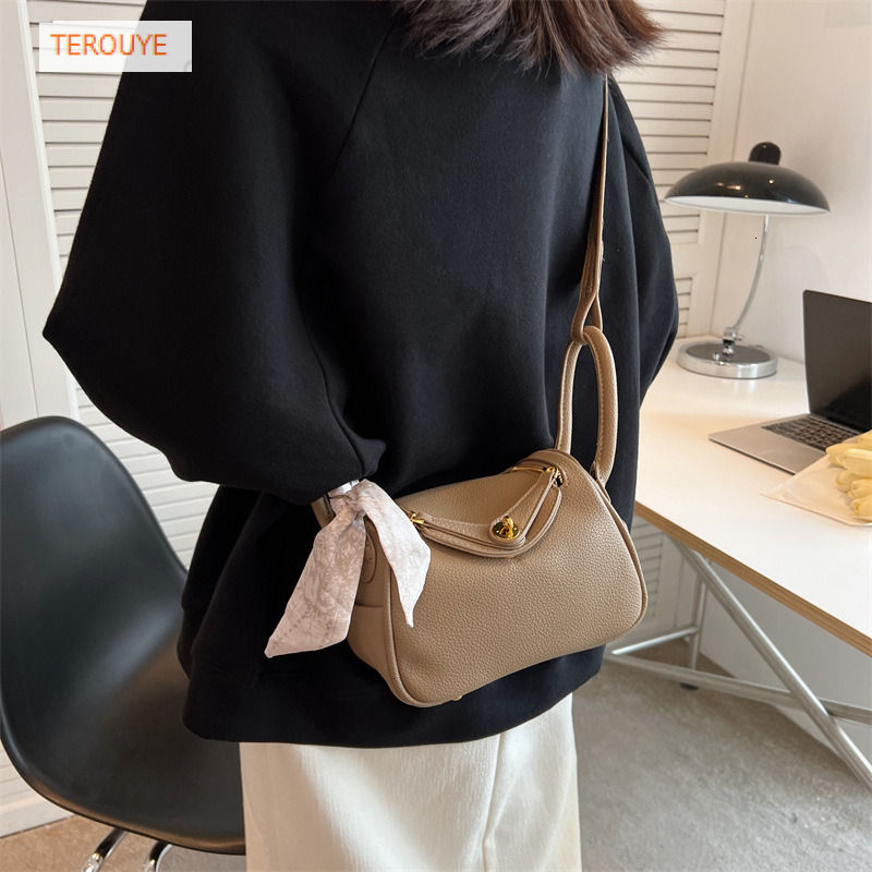 French niche design handbag autumn and winter new fashion texture style scarf design women's shoulder bag elegant luxury designer bag