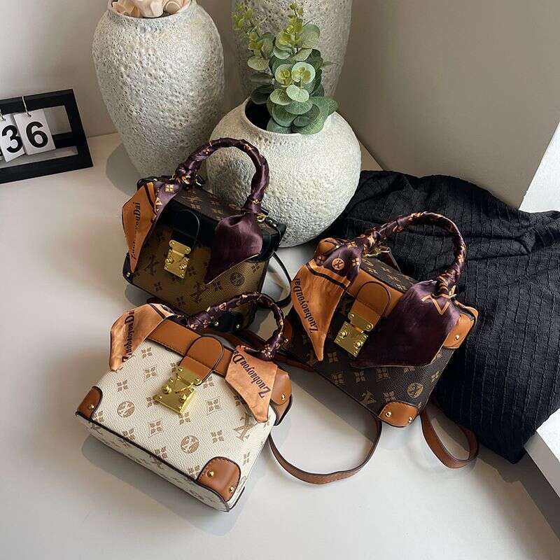 Women Handbag Large Capacity Handbag Light Lock Buckle Small Square Bag Silk Scarf French Bags Letter Texture Styling Handbag