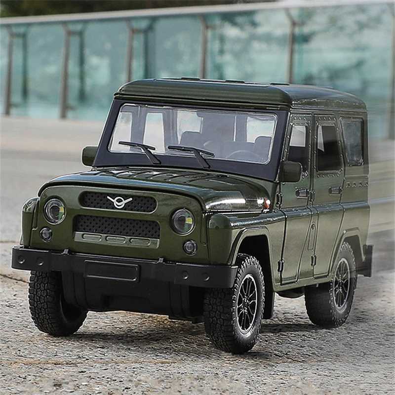 118 UAZ Hunter Alloy Car Model Diecasts Metal Offroad Vehicles Car Model High Simulation Sound Light Collection Kids Toys GiftT251023