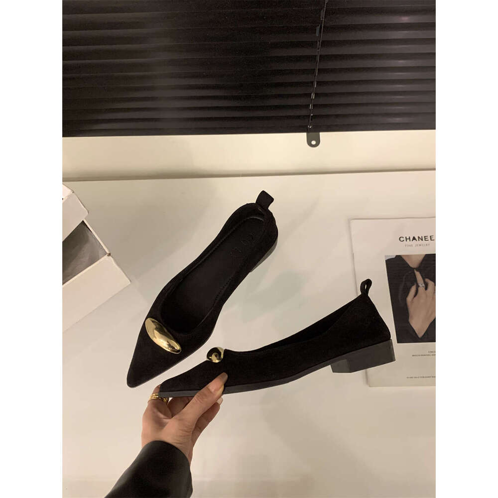 Women's French Style Low Heel Red Pointed Toe Black Suede Shoes 2025 New Spring Autumn Evening Commuter Classic Fitted Chic
