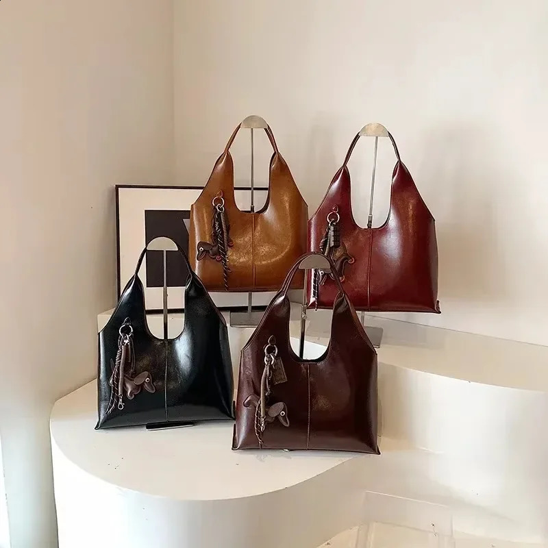 Magnetic Buckle Casual Tote Bags Interior Compartment Solid Soft Large Capacity Bags for Women Zipper Womens Handbags 251021