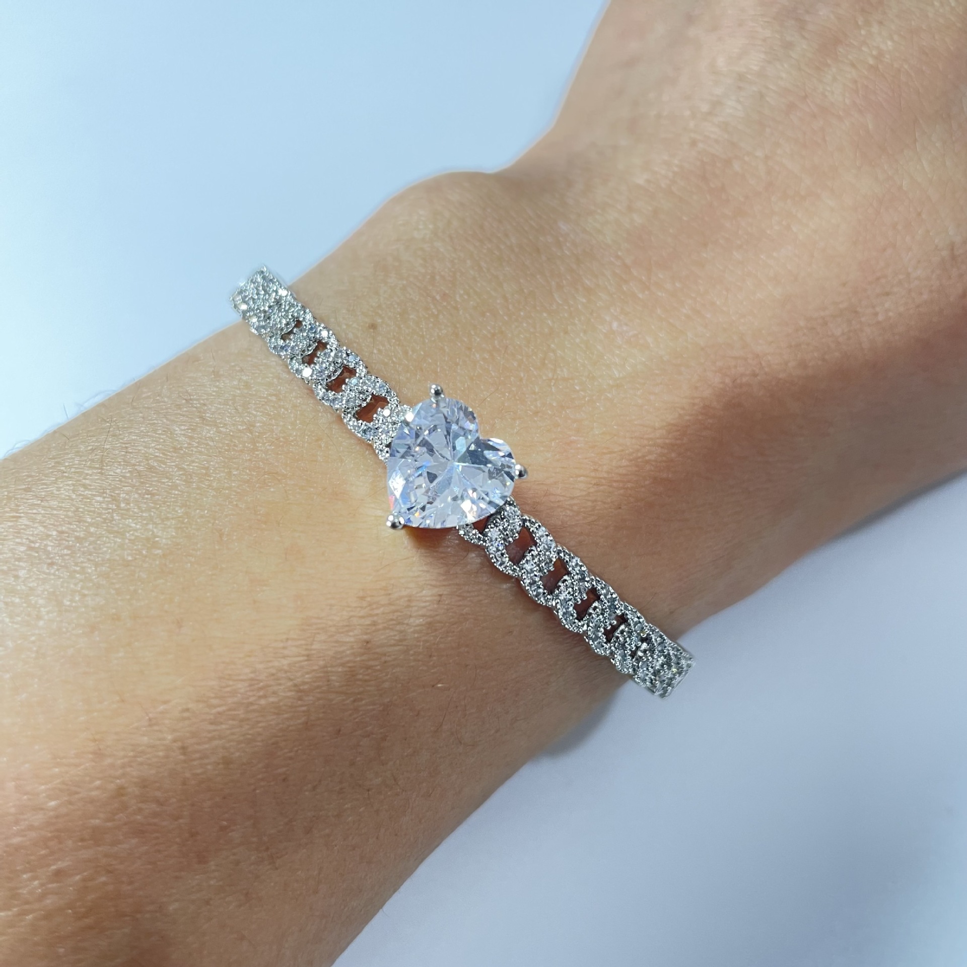 Designer bracelet Luxury zircon heart-shaped diamond bracelet fashionable couple bracelet niche design Bracelet free shipping gift for women