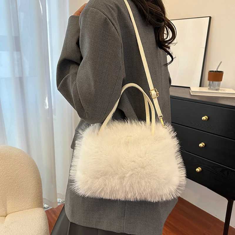 Faux Fur Tote Bag Womens Bucket Plush Light Luxury Ladies Handbags Soft Winter Crossbody Shoulder Bags Bolsa FemininaL251023