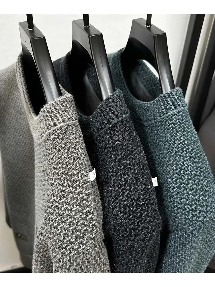 Highend er Autumn Winter Mens Embroidery Sweater Thickening Fashion Round Neck Plush Velvet Knitwear Pullover 251020