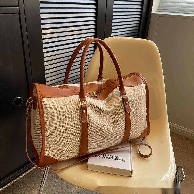 Short Trip Travel Bag Large Capacity Trendy Shoulder Bag 2025 New Fashionable Handheld Crossbody Bag for Commuting and Outings W251023